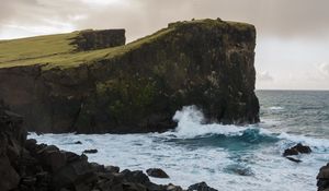 Preview wallpaper rock, sea, waves, splashes, stones