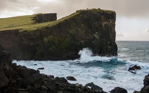 Preview wallpaper rock, sea, waves, splashes, stones