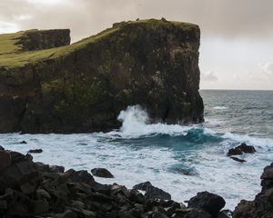 Preview wallpaper rock, sea, waves, splashes, stones