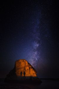 Preview wallpaper rock, shadows, starry sky, milky way, shark fin cove, davenport, united states