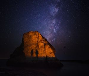 Preview wallpaper rock, shadows, starry sky, milky way, shark fin cove, davenport, united states