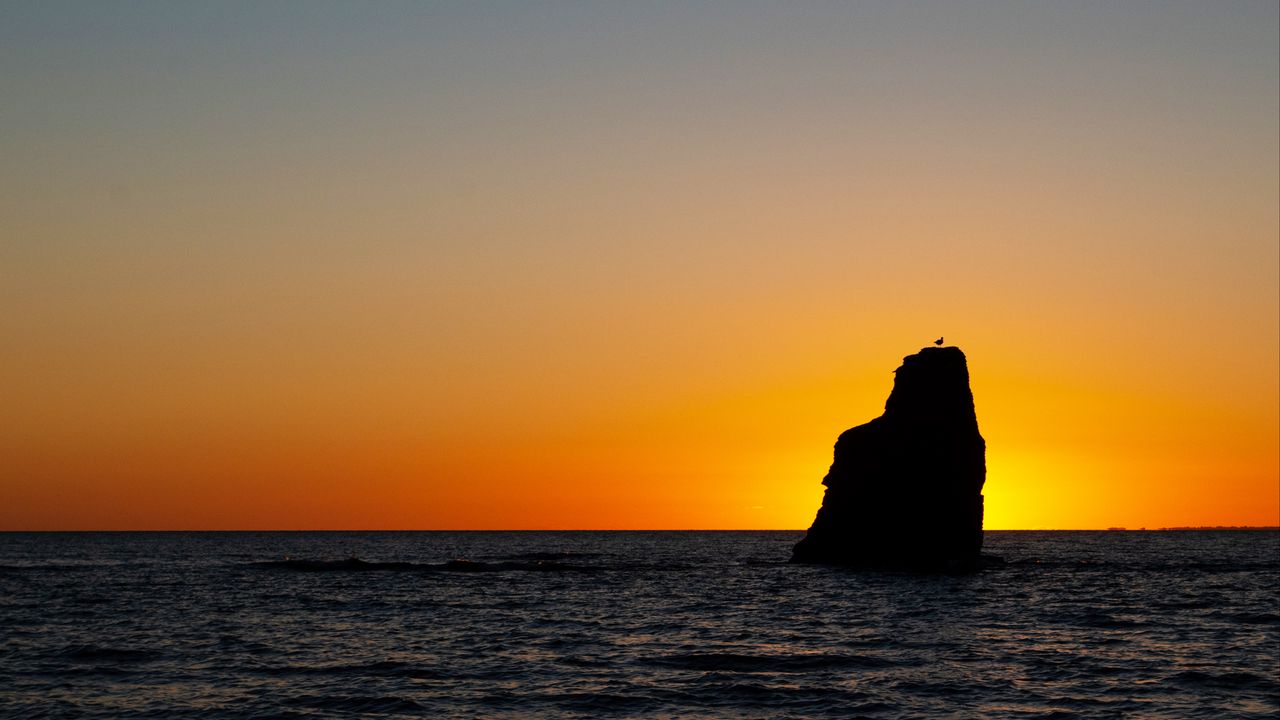 Wallpaper rock, silhouette, sea, sunset, horizon, landscape