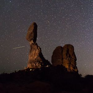 Preview wallpaper rock, starry sky, night, stars, dark