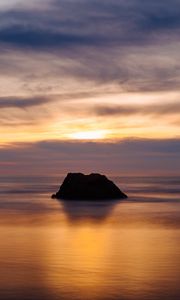Preview wallpaper rock, sunset, ocean, horizon