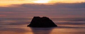 Preview wallpaper rock, sunset, ocean, horizon