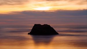 Preview wallpaper rock, sunset, ocean, horizon