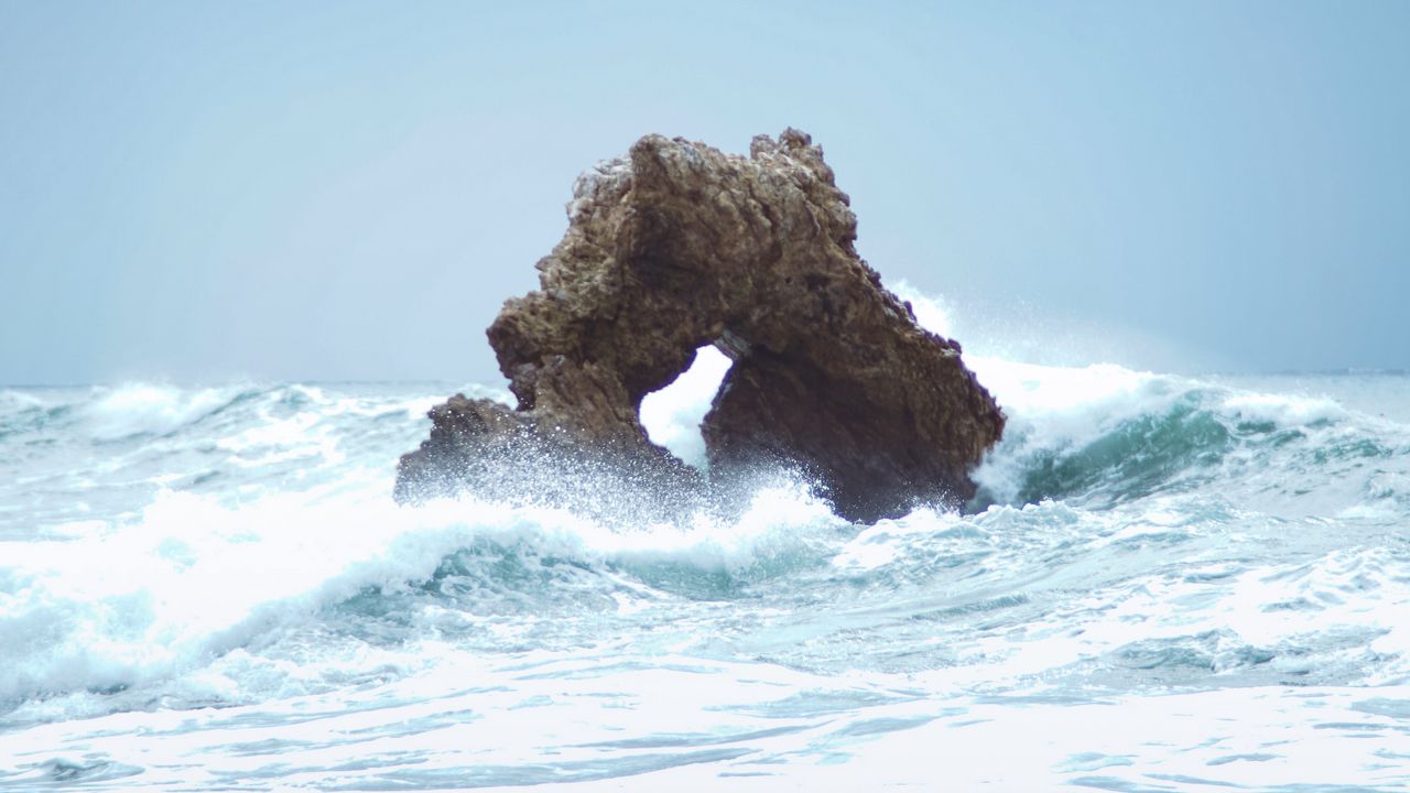 Wallpaper rock, waves, spray, sea, water