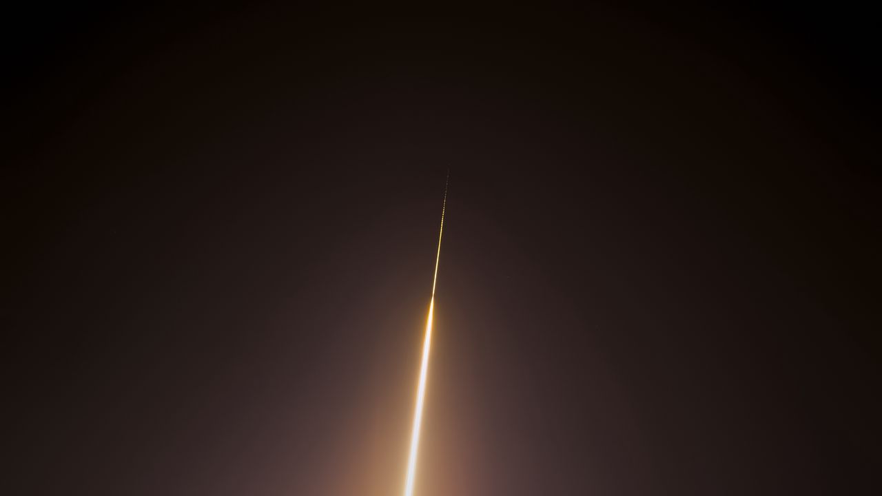 Wallpaper rocket, glow, light, sky