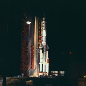 Preview wallpaper rocket, spaceport, night, light