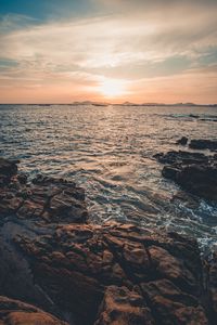 Preview wallpaper rocks, horizon, sea, sun