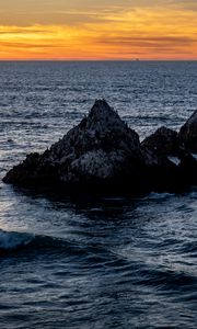 Preview wallpaper rocks, sea, horizon, landscape, nature, evening