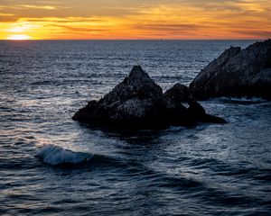 Preview wallpaper rocks, sea, horizon, landscape, nature, evening