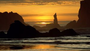 Preview wallpaper rocks, sea, sand, oregon, decline, sky, beach