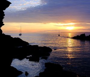 Preview wallpaper rocks, sea, ships, silhouettes, twilight