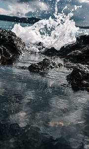 Preview wallpaper rocks, sea, splash, spray, water