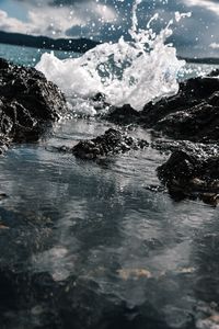 Preview wallpaper rocks, sea, splash, spray, water