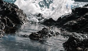 Preview wallpaper rocks, sea, splash, spray, water