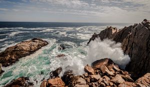 Preview wallpaper rocks, sea, splashes, waves