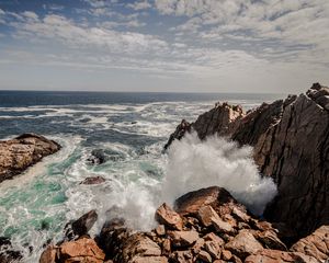 Preview wallpaper rocks, sea, splashes, waves