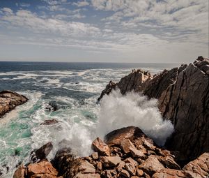Preview wallpaper rocks, sea, splashes, waves