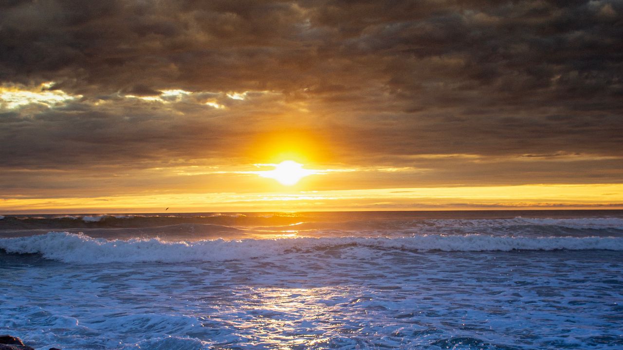 Wallpaper rocks, sea, sunset, spray, waves