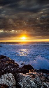 Preview wallpaper rocks, sea, sunset, spray, waves