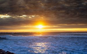 Preview wallpaper rocks, sea, sunset, spray, waves