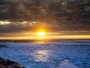 Preview wallpaper rocks, sea, sunset, spray, waves