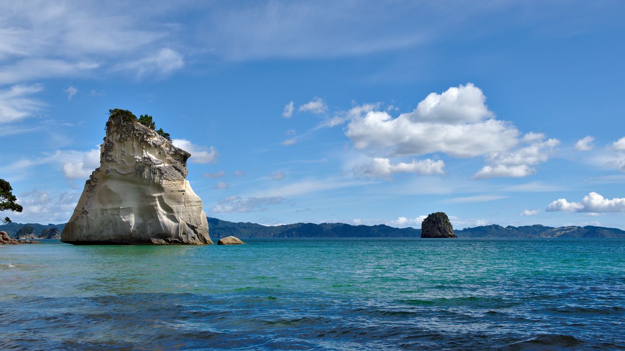 Wallpaper rocks, sea, waves, horizon, clouds