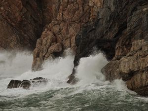 Preview wallpaper rocks, sea, waves, splashes, nature