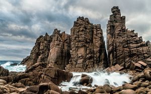 Preview wallpaper rocks, stones, sea, spray, water