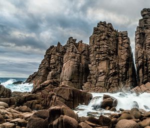 Preview wallpaper rocks, stones, sea, spray, water