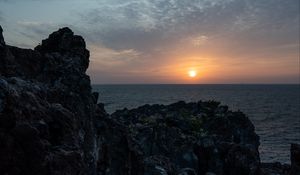 Preview wallpaper rocks, stones, sunset, sun, ocean