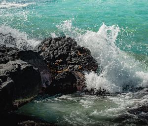 Preview wallpaper rocks, stones, surf, spray, sea