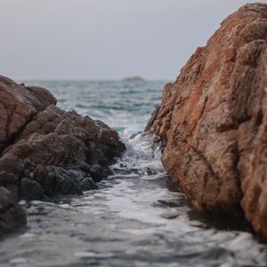 Preview wallpaper rocks, water, waves, ocean