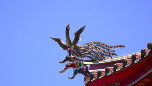 Preview wallpaper roof, china, jewelry, bird, symbol