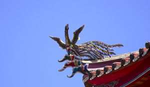 Preview wallpaper roof, china, jewelry, bird, symbol