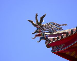 Preview wallpaper roof, china, jewelry, bird, symbol