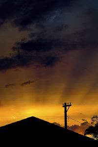 Preview wallpaper roof, pillar, silhouettes, sunset, dark, rays