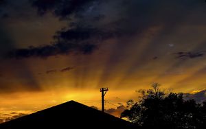 Preview wallpaper roof, pillar, silhouettes, sunset, dark, rays