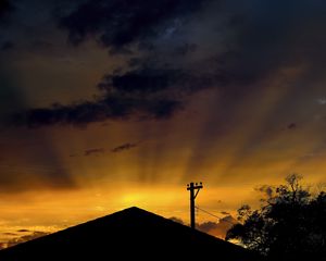 Preview wallpaper roof, pillar, silhouettes, sunset, dark, rays