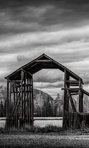 Preview wallpaper roof, wooden, building, sky, bw