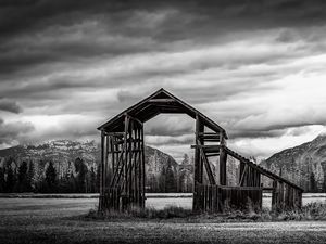 Preview wallpaper roof, wooden, building, sky, bw