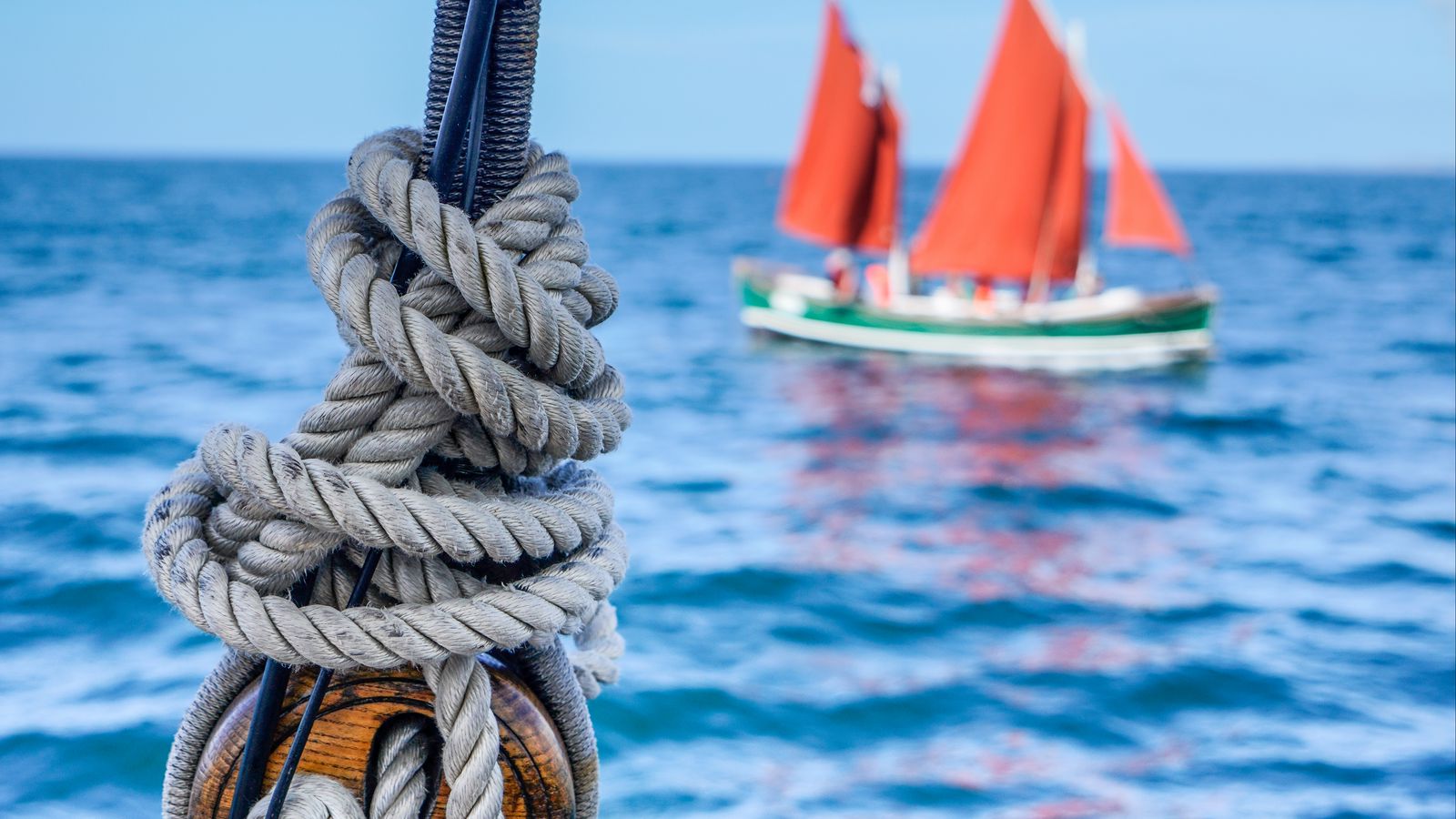 1600x900 Wallpaper rope, twine, boat, sea