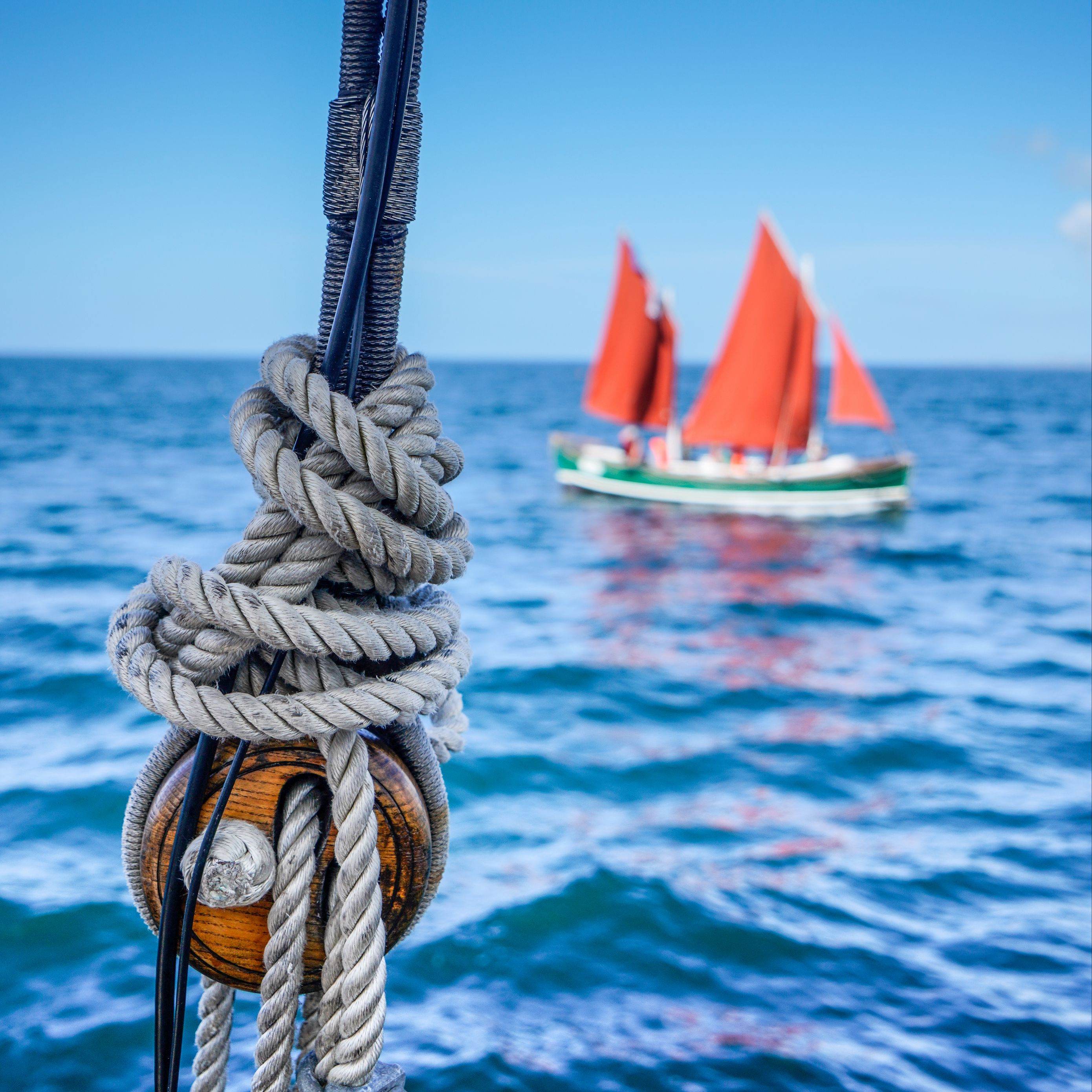 2780x2780 Wallpaper rope, twine, boat, sea