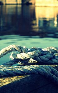 Preview wallpaper rope, water, shine