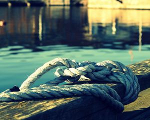 Preview wallpaper rope, water, shine