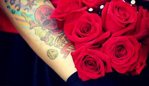 Preview wallpaper rose, flowers, bouquet, bright, hand, tattoo