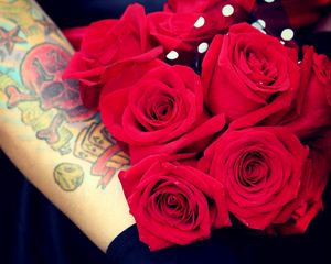 Preview wallpaper rose, flowers, bouquet, bright, hand, tattoo