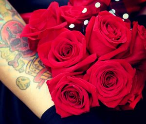 Preview wallpaper rose, flowers, bouquet, bright, hand, tattoo